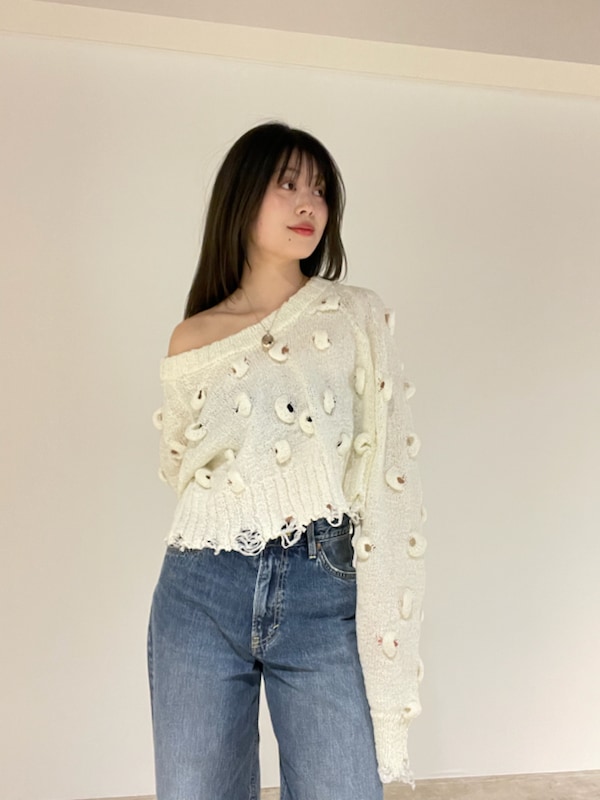 「パンツスタイル、スタイル美人、先取りコーデ、シンプル、セットアップ、きれいめカジュアル、コラボ、ベーシック、骨格ウェーブ」｜「styling/のポップコーン2WAYニット（ニット/セーター、ホワイト系）」を使った、styling/さん（レディース・161cm）の春コーディネートの2枚目の写真
