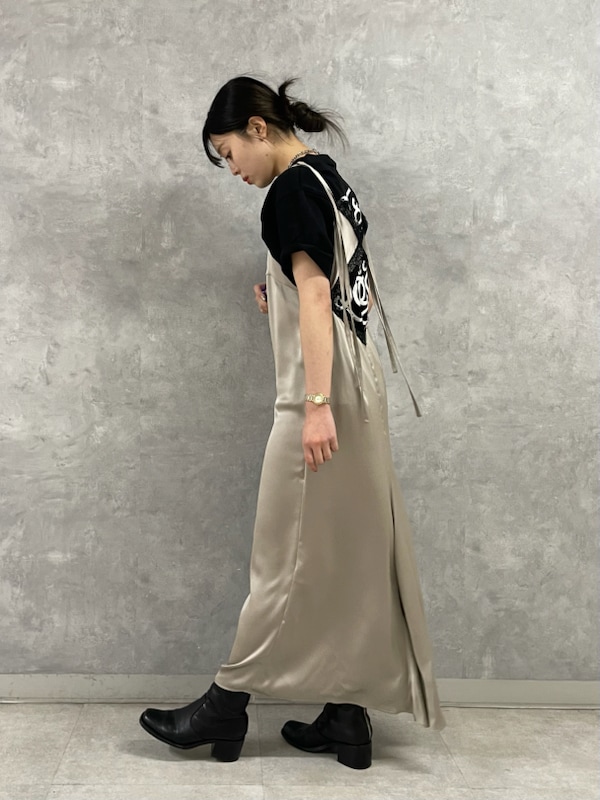 「カットソー、オケージョン、パーティ、スタイル美人、先取りコーデ、ワンピース、骨格ウェーブ」｜「styling/のバックレースキャミワンピース（ワンピース、グレー系）」を使った、styling/さん（レディース・161cm）の春コーディネートの3枚目の写真