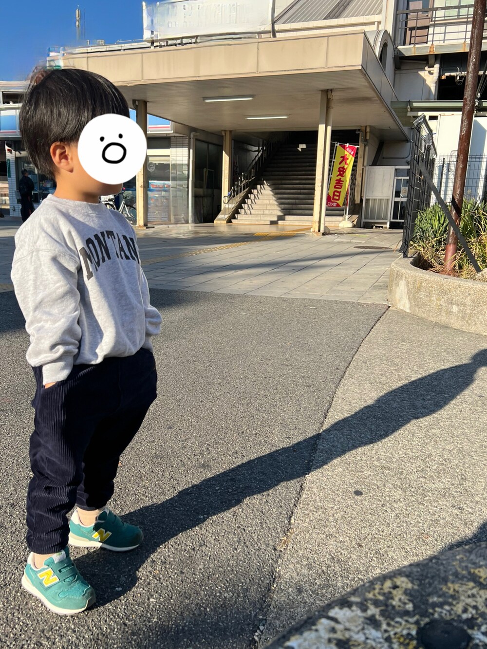 「MARKEY'Sのアイテム（スウェット、グレー系）」を使った、おなさん（レディース・158cm）の秋コーディネートの2枚目の写真