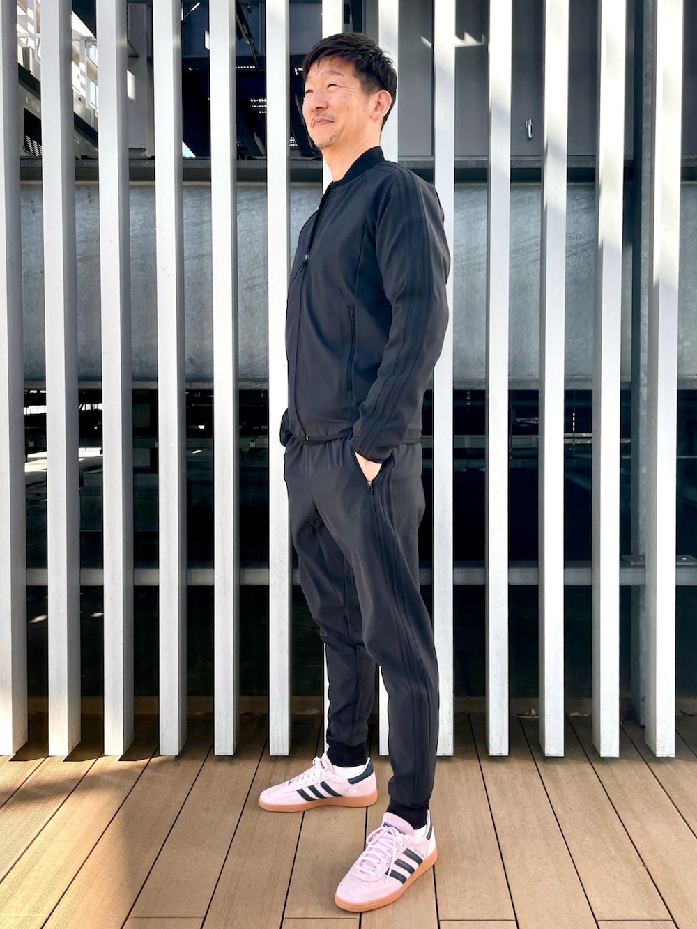 KM(六本木オフィス)｜adidasのスニーカーを使ったコーディネート