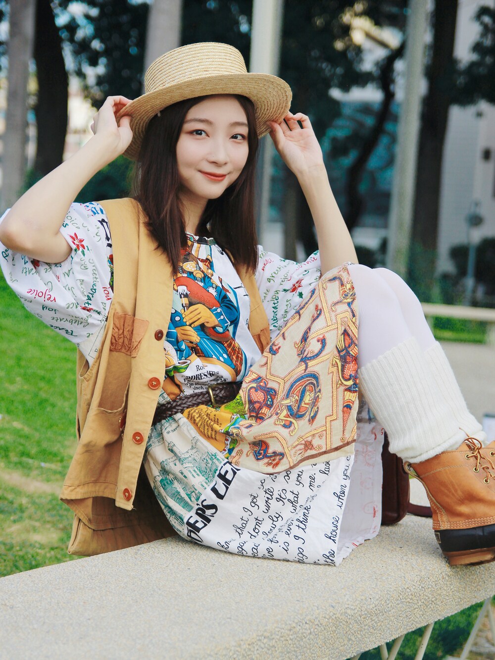 その他のワンピース、ベージュ系のその他トップスを着用したレディースの夏コーディネートの2枚目の写真