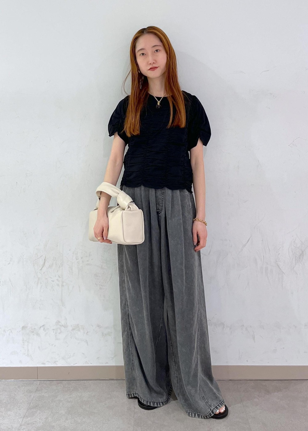 tomoさんの「【PFT】Fuka musubi Small バッグ（ADAM ET ROPE'）」を使ったコーディネートの2枚目の写真