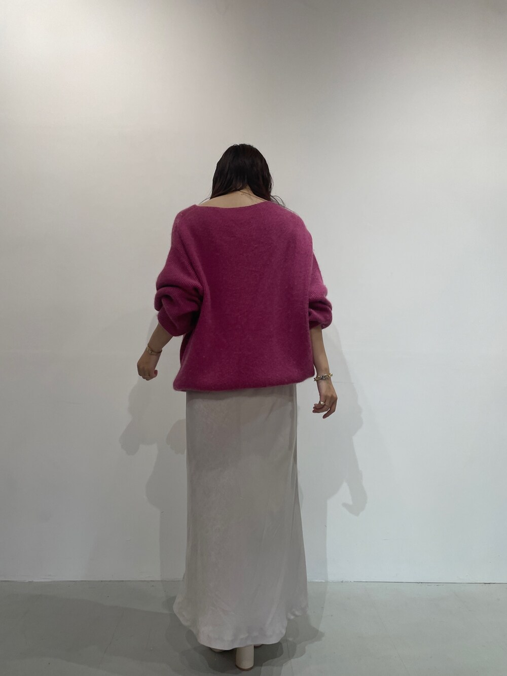「LAGUNAMOONのミニマルカーブフォルムヒールショートブーツ（ブーツ、ホワイト系）」を使った、久保田さん（レディース・162cm）の夏コーディネートの5枚目の写真