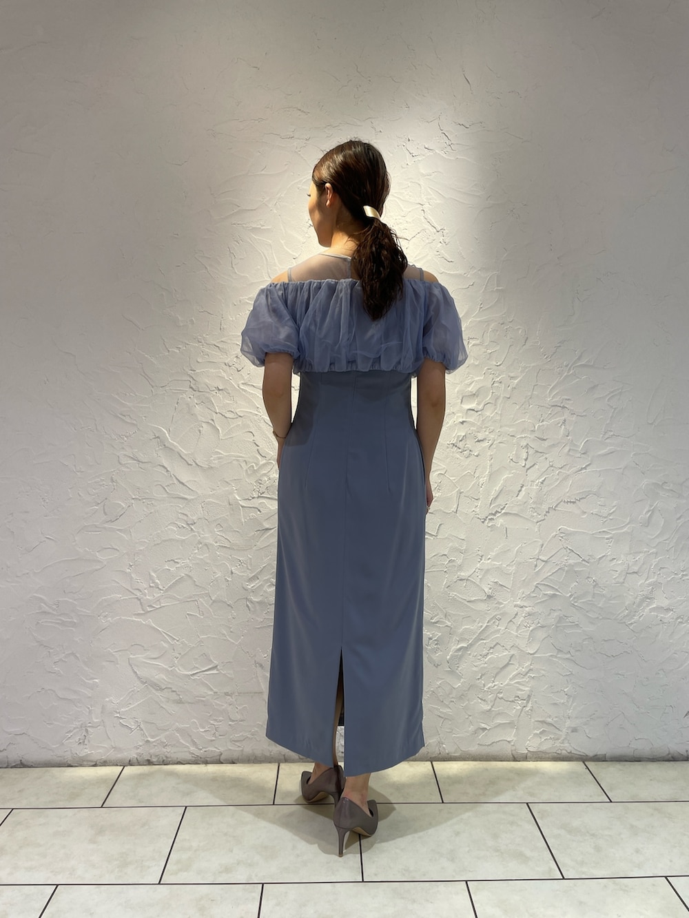「LAGUNAMOONのLADYシアーボレロレイヤードワンピース（ドレス、ブルー系）」を使った、久保田さん（レディース・162cm）の冬コーディネートの5枚目の写真