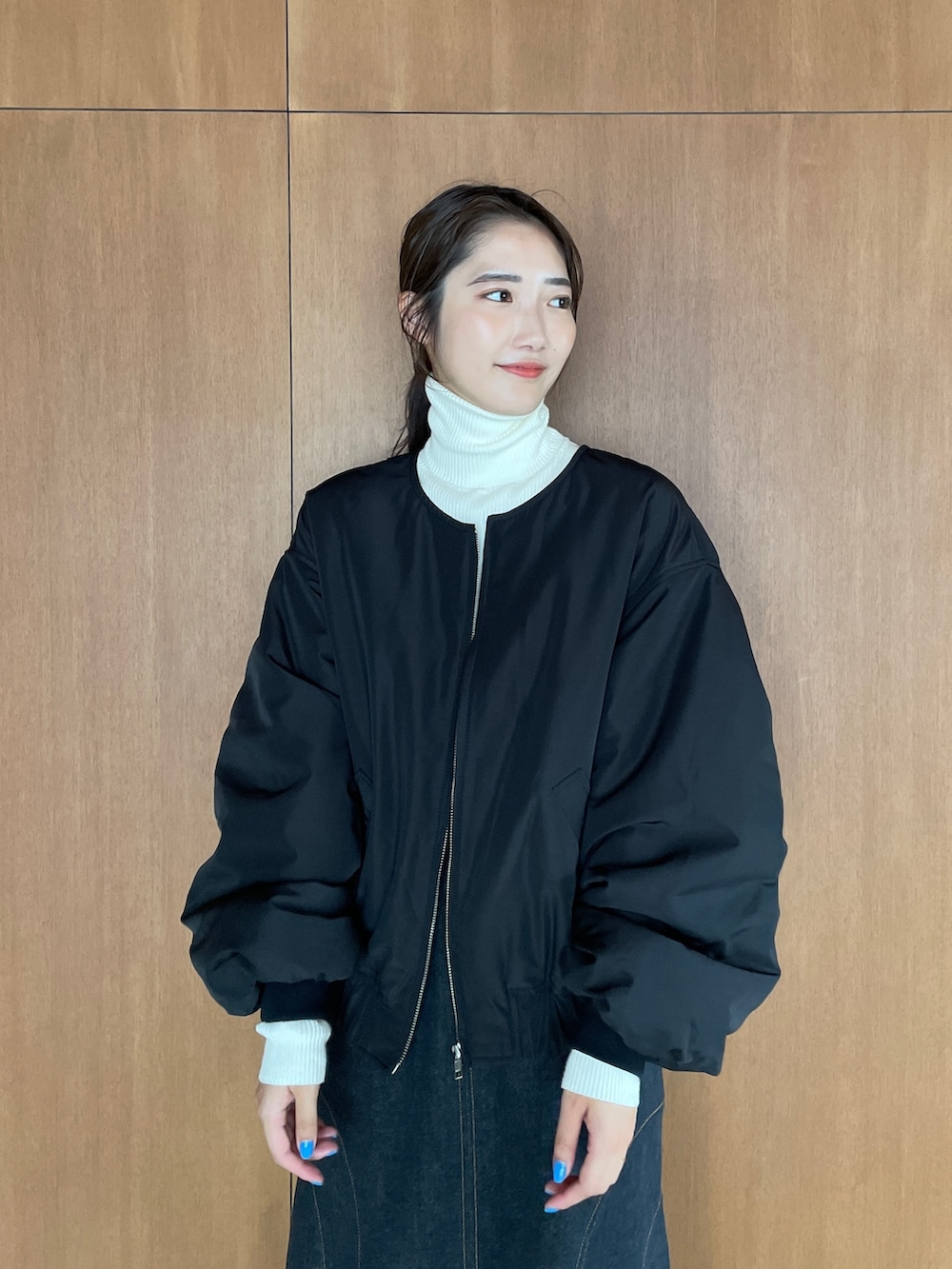 「LAGUNAMOONのミニマルカーブフォルムヒールショートブーツ（ブーツ、ベージュ系）」を使った、久保田さん（レディース・162cm）の夏コーディネートの5枚目の写真