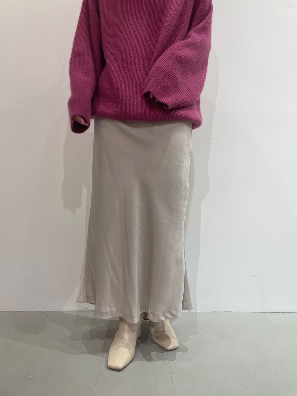 「LAGUNAMOONのミニマルカーブフォルムヒールショートブーツ（ブーツ、ホワイト系）」を使った、久保田さん（レディース・162cm）の夏コーディネートの7枚目の写真