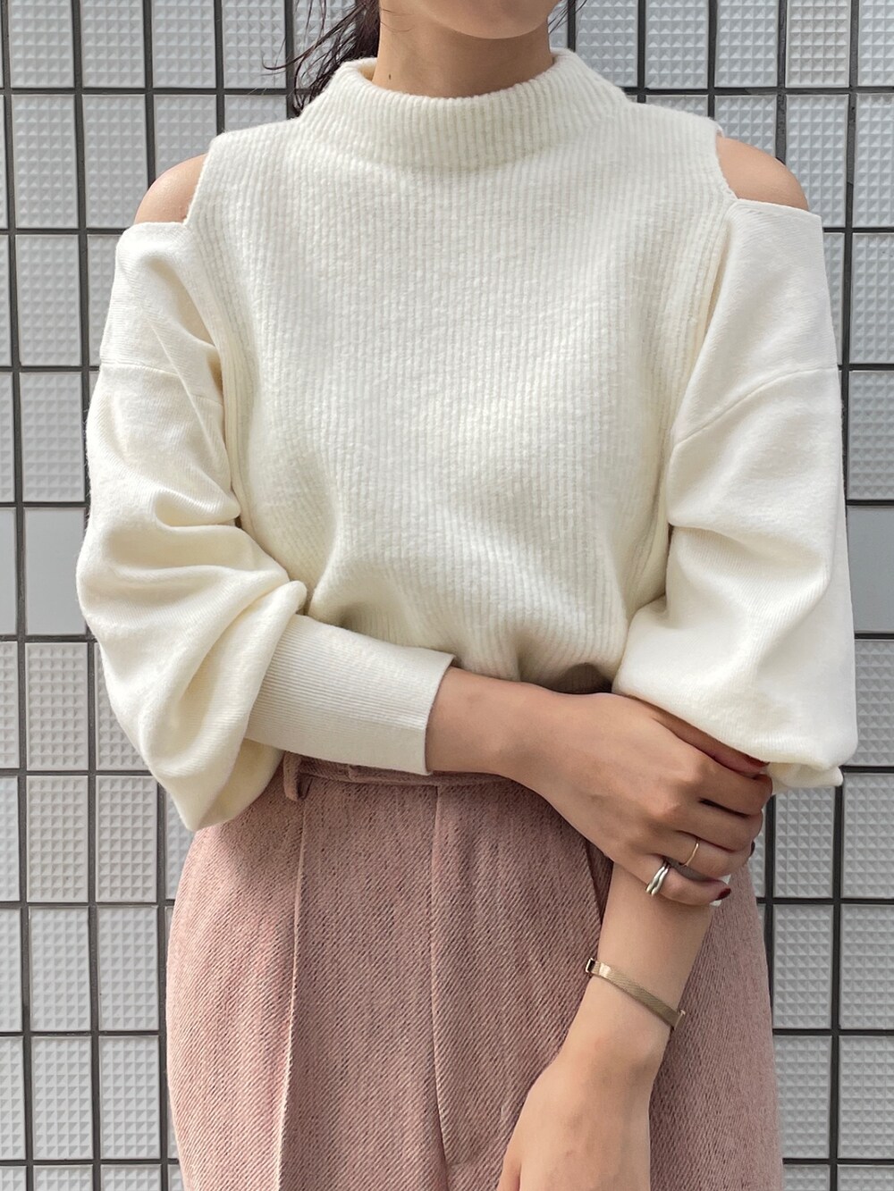 「LAGUNAMOONのカラーツイードタックパンツ（その他パンツ、ピンク系）」を使った、久保田さん（レディース・162cm）の秋コーディネートの9枚目の写真