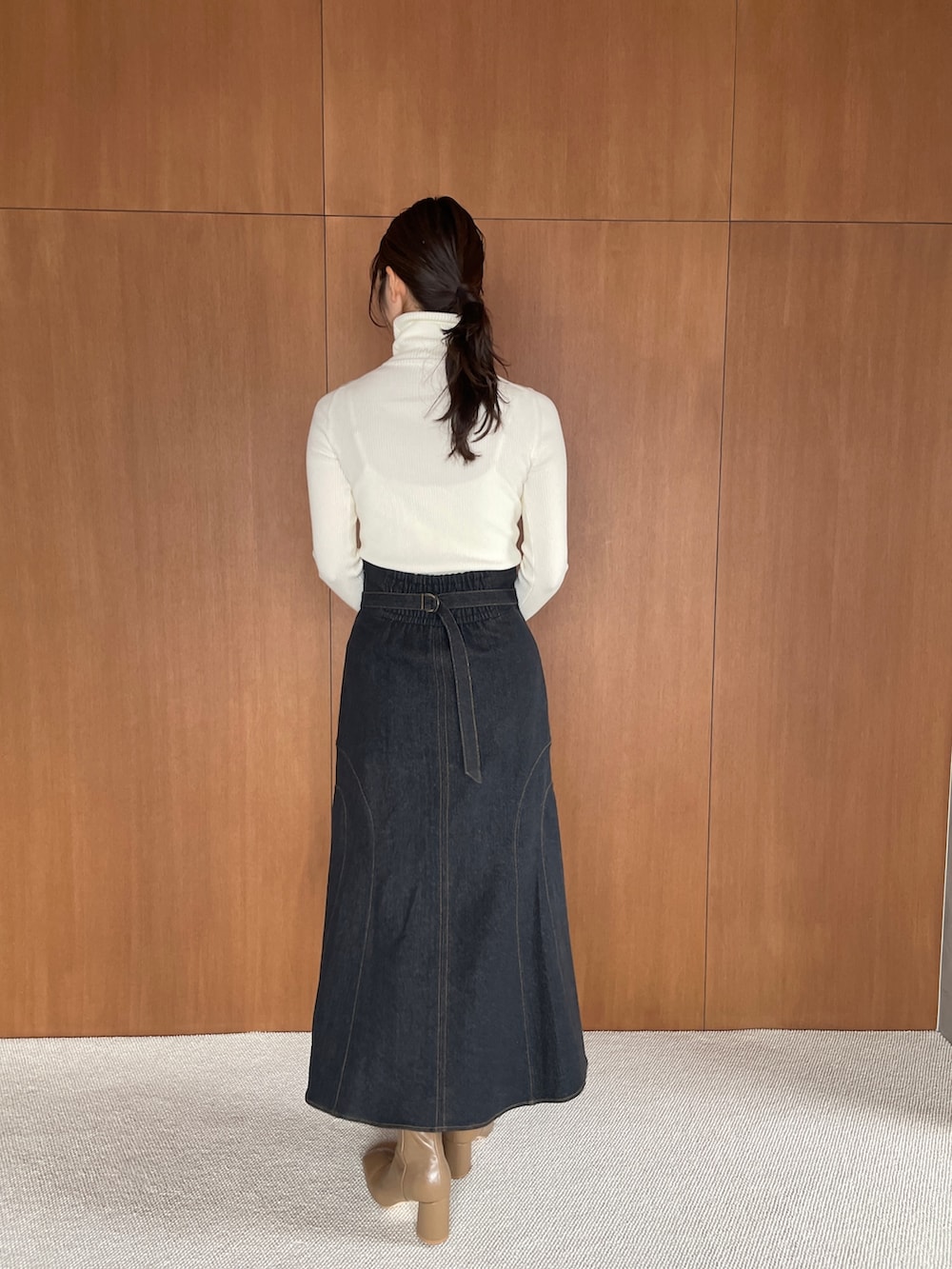 「LAGUNAMOONのミニマルカーブフォルムヒールショートブーツ（ブーツ、ベージュ系）」を使った、久保田さん（レディース・162cm）の夏コーディネートの8枚目の写真