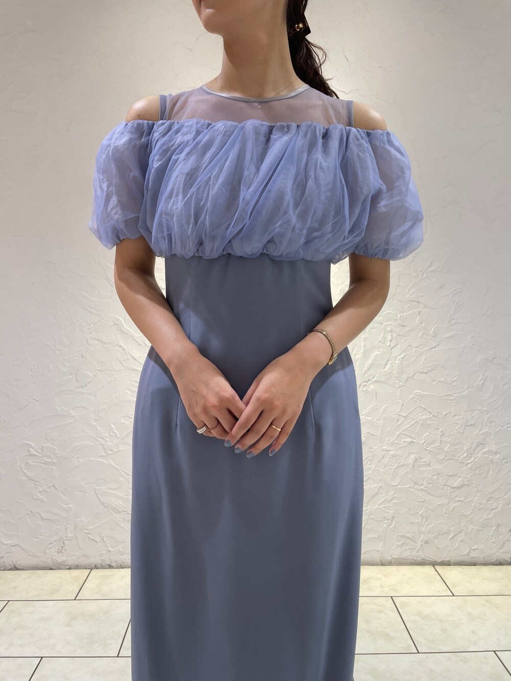 「LAGUNAMOONのLADYシアーボレロレイヤードワンピース（ドレス、ブルー系）」を使った、久保田さん（レディース・162cm）の冬コーディネートの6枚目の写真