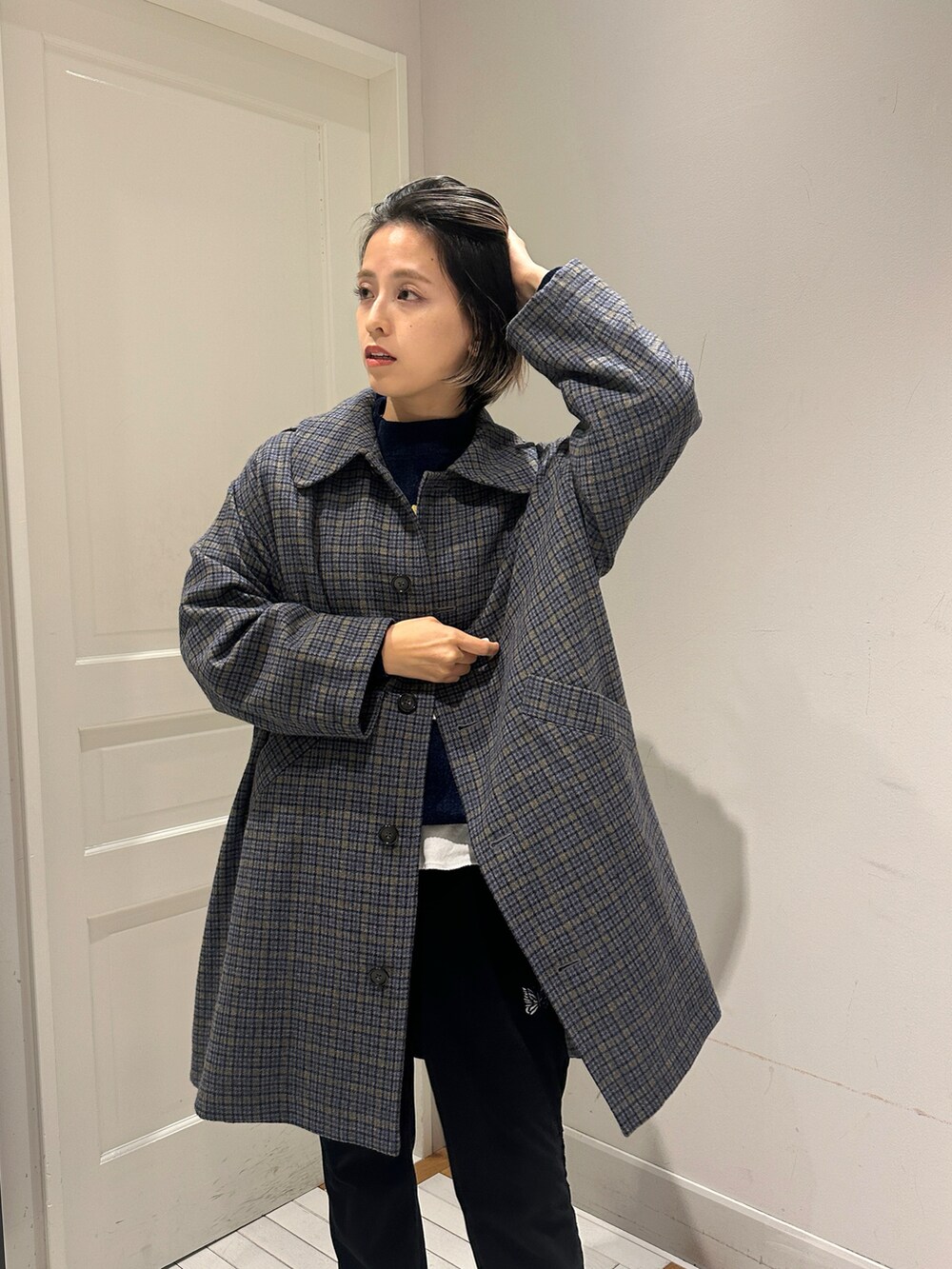 「BEAMS BOYのガンクラブ チェックコート（その他アウター、グレー系）」を使った、Heg.さん（レディース・159cm）の冬コーディネートの4枚目の写真