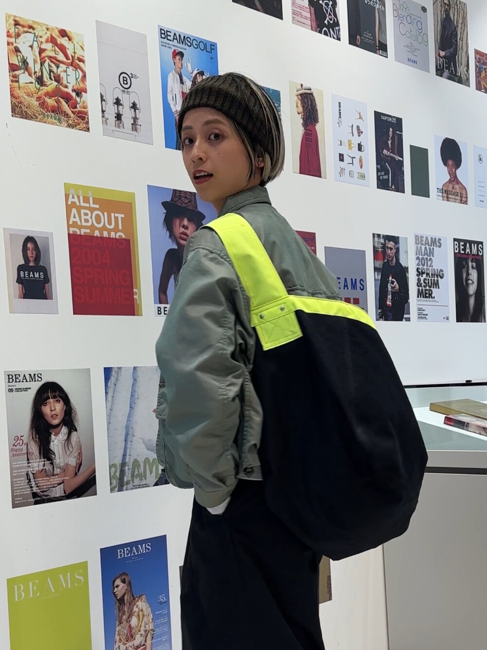 「スウェット、ジャケット、レイヤードスタイル、カーキ、秋っぽコーデ更新中」｜「BEAMS BOYのシャンブレー ギャバ ショート フィッシング ジャケット（その他アウター、グリーン系）」を使った、Heg.さん（レディース・159cm）の秋コーディネートの3枚目の写真