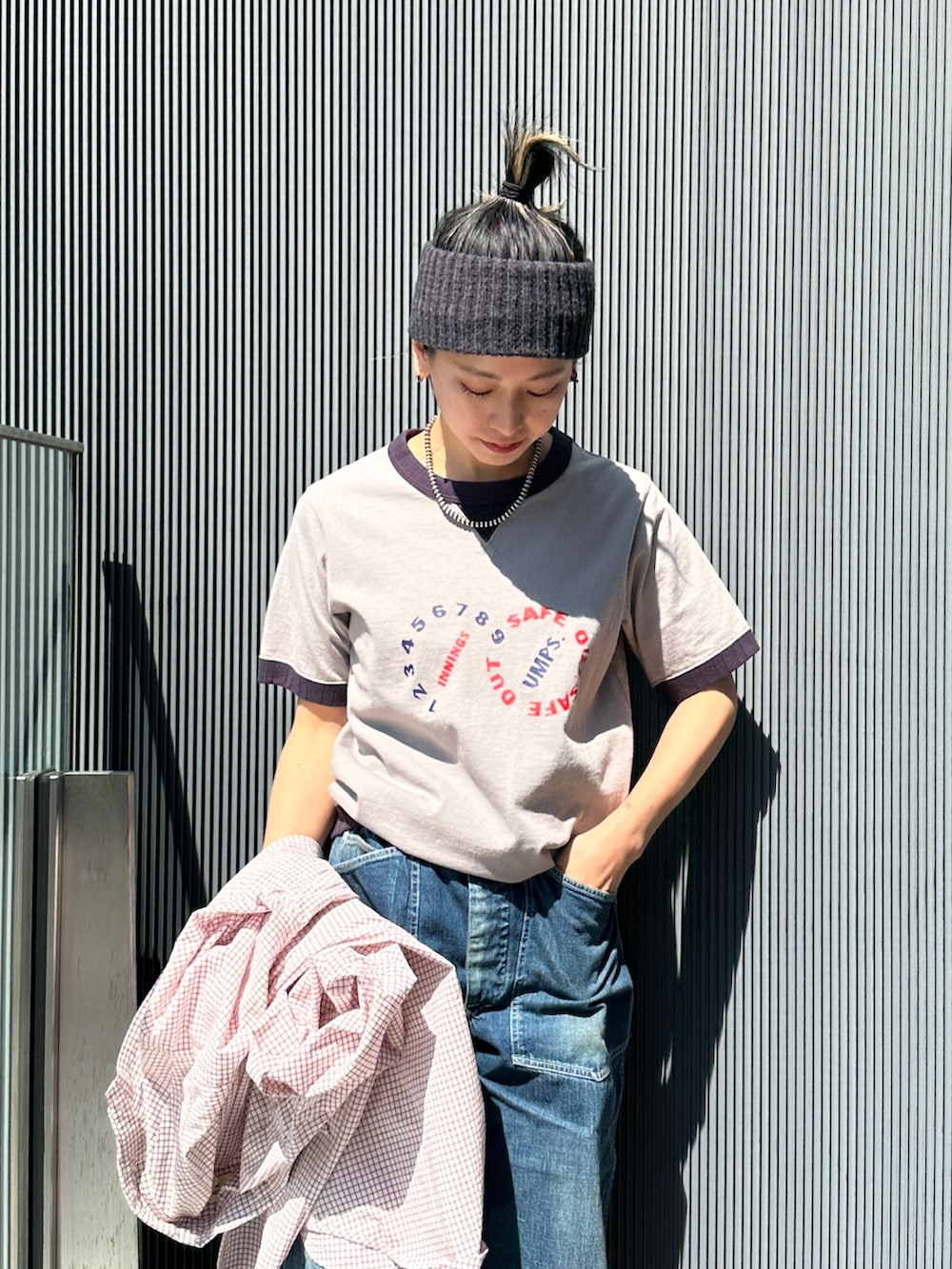 「春めき満開コーデ、春色、休日スタイル、スニーカー、お出かけコーデ、おでかけコーデ、シャツコーデ、今日のコーデ、リラックススタイル、ラクチンコーデ」｜「BEAMS BOYの【別注】BUZZ RICKSON’s / USED USARMY PANTS（デニムパンツ、ブルー系）」を使った、Heg.さん（骨格ストレート・レディース・159cm）の春コーディネートの4枚目の写真