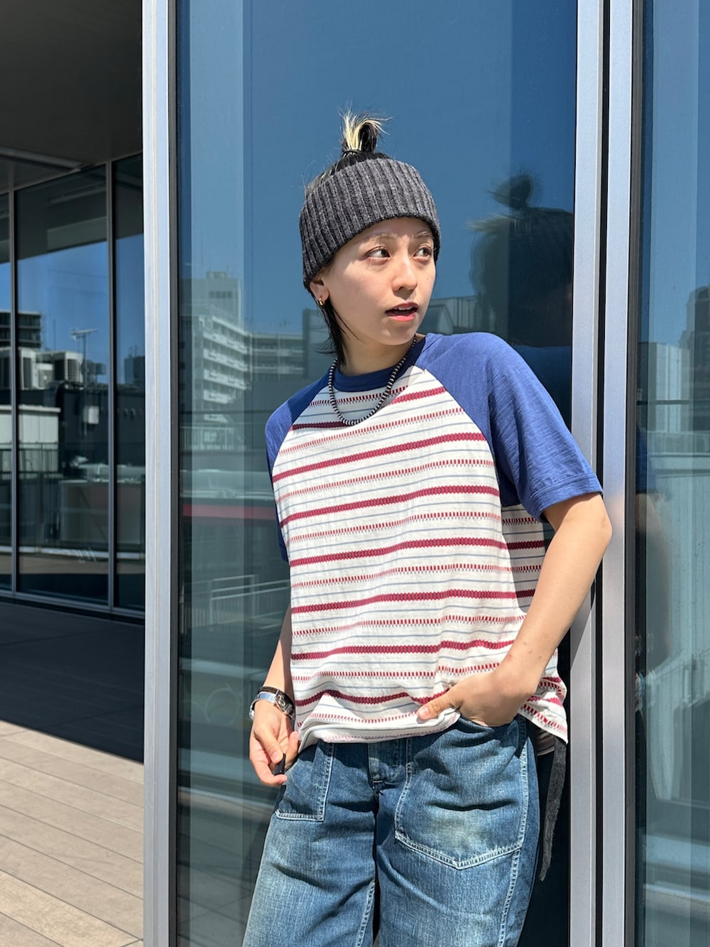 「春めき満開コーデ、スポーツミックス、休日スタイル、ボーダー、スニーカー、お出かけコーデ、デニム、デニムパンツ、デニムコーデ、Tシャツ、Tシャツ×デニム」｜「BEAMS BOYの【別注】BUZZ RICKSON’s / USED USARMY PANTS（デニムパンツ、ブルー系）」を使った、Heg.さん（骨格ストレート・レディース・159cm）の春コーディネートの4枚目の写真