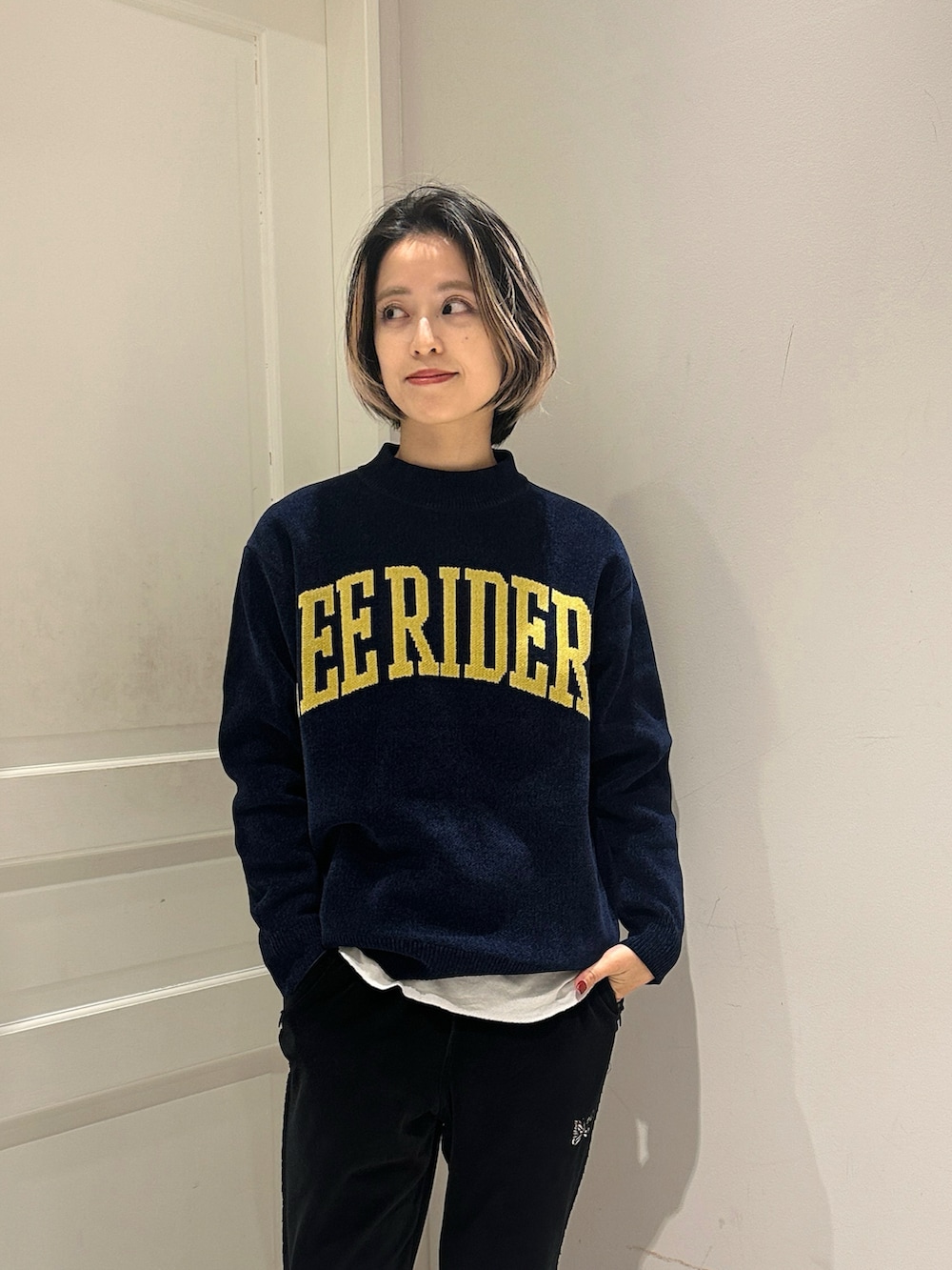 「BEAMS BOYのガンクラブ チェックコート（その他アウター、グレー系）」を使った、Heg.さん（レディース・159cm）の冬コーディネートの5枚目の写真