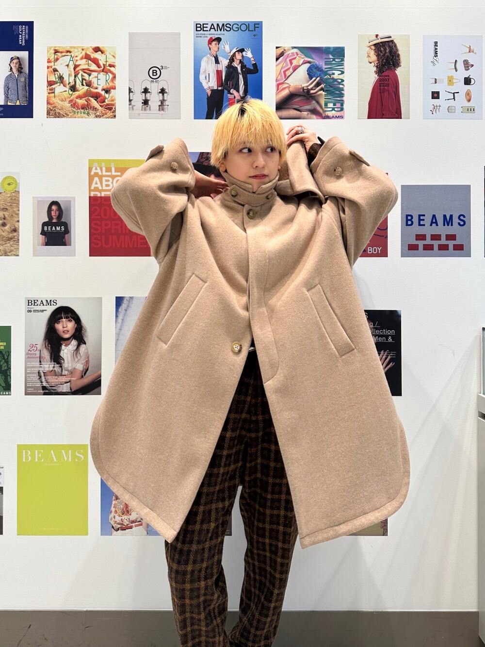 「新星WEARISTAにエントリー、冬のコーデ、パンツスタイル、クリスマスコーデ、アウターコーデ、セットアップ、チェック、アウター、冬コーデ」｜「BEAMS BOYのBEAMS BOY / ポリエステル メルトン デタッチ フード コート 23FW（その他アウター、ベージュ系）」を使った、Heg.さん（レディース・159cm）の冬コーディネートの3枚目の写真