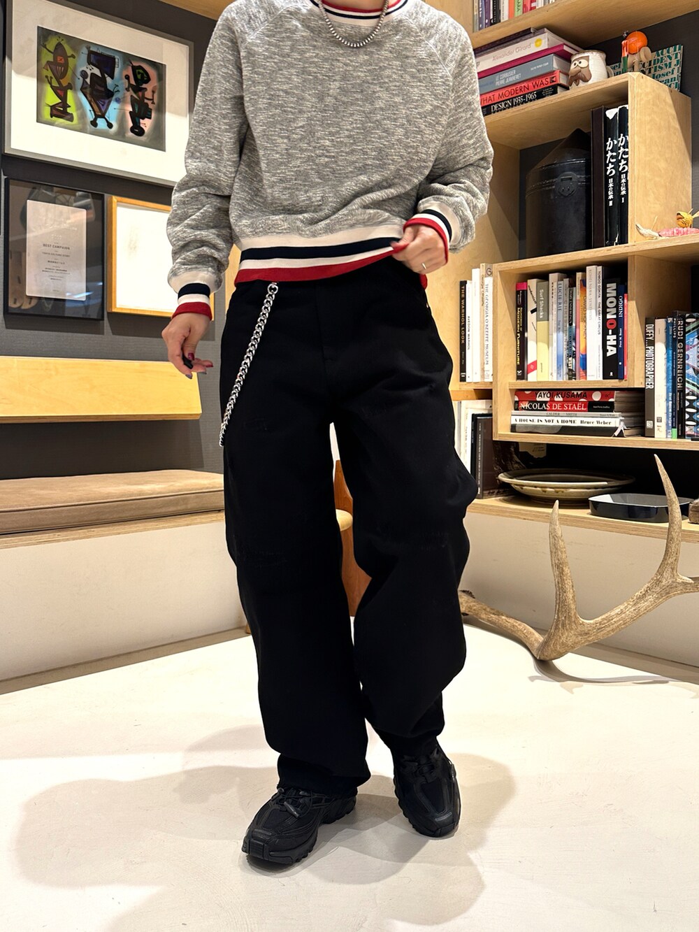 「秋っぽコーデ更新中、キャップ、秋服準備はじめました、ブラウスコーデ、シャツスタイル、テーマパークコーデ」｜「BEAMS BOYのHealthknit / 別注 ライン リブ クルーネック スウェット（スウェット、その他）」を使った、Heg.さん（レディース・159cm）の秋コーディネートの3枚目の写真