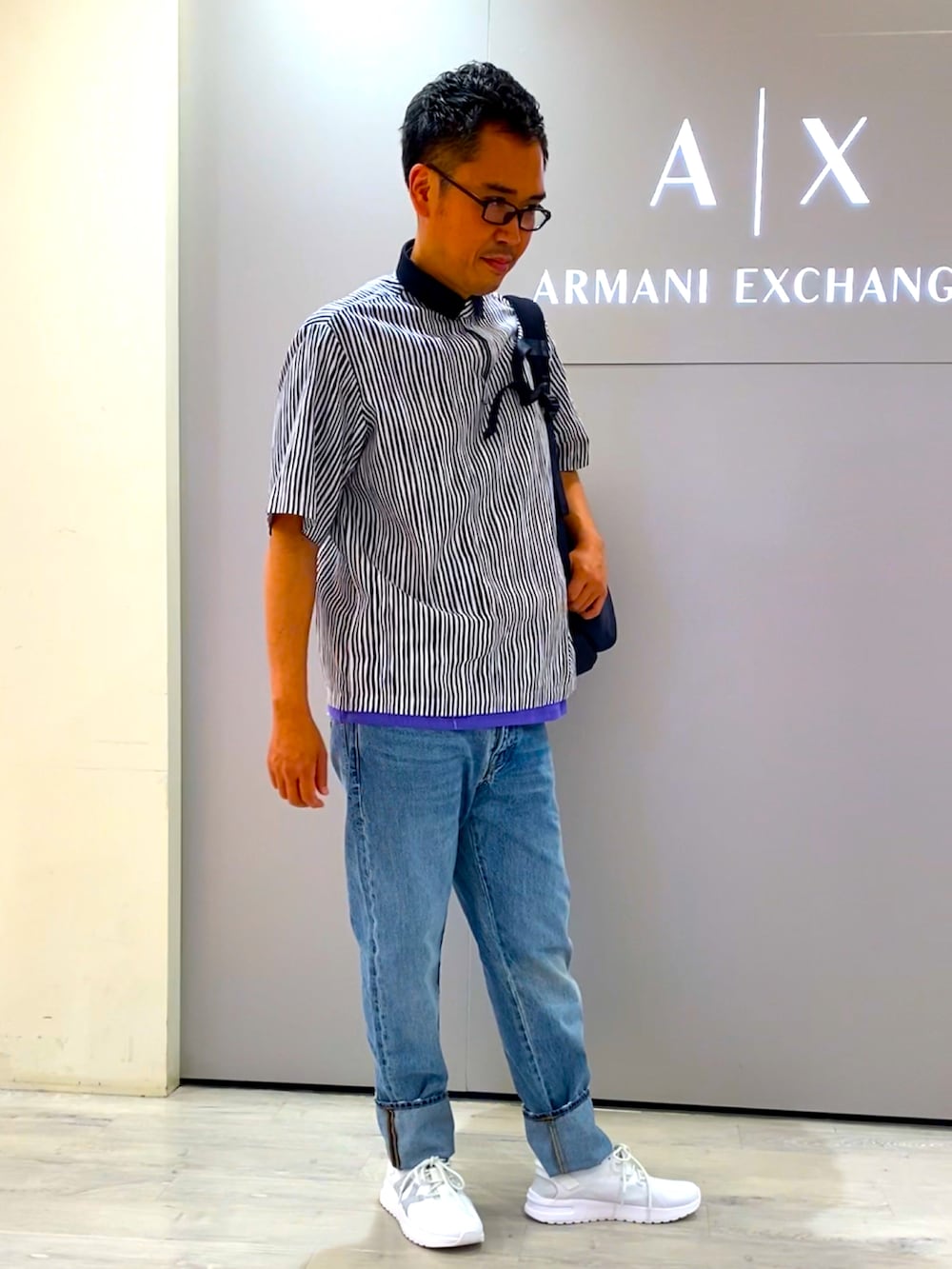「AXchanger、AXchange、アルマーニエクスチェンジ、デニムっていいよね、大人カジュアル、夏、シンプルコーデ、カジュアル、スニーカー、40代ファッション、40代コーデ、目指せイケオジ、休日コーデ、パパコーデ」｜「ARMANI EXCHANGEの【A|X アルマーニ エクスチェンジ】ストライプ柄　ハーフボタン　プルオーバー半袖シャツ/LOOSE（シャツ/ブラウス、ブルー系）」を使った、TAKANOさん（メンズ・175cm）の夏コーディネートの2枚目の写真