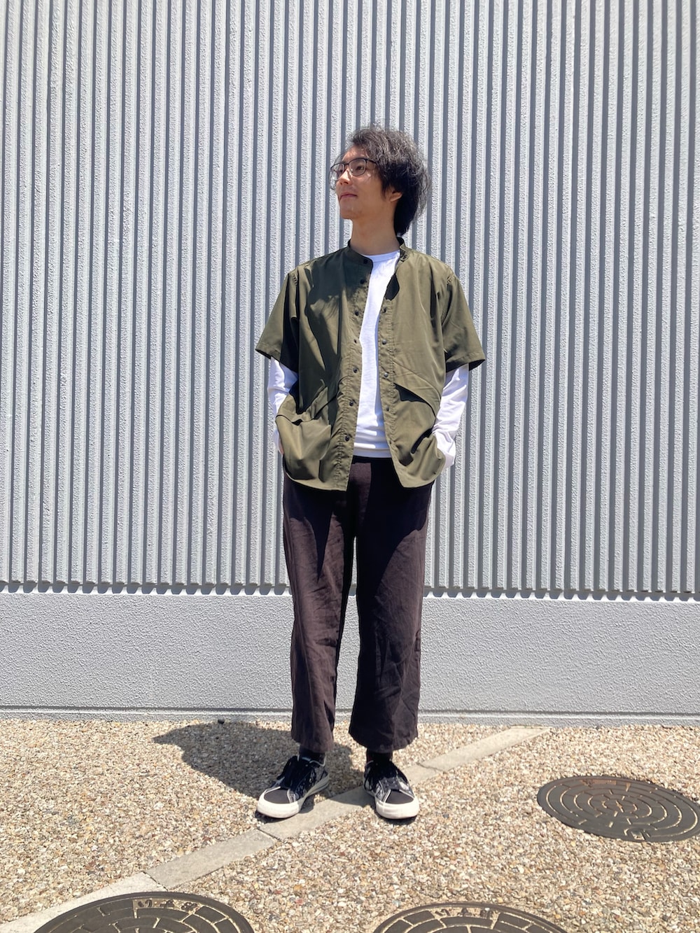 「シャツ、夏、ロンT、WILDTHINGS、シャツスタイル、夏コーデ、シャツコーデ、メッシュ、半袖シャツ、narifuri」｜「WILD THINGSのnarifuri × WILD THINGS  ショートスリーブデナリシャツ（シャツ/ブラウス、グリーン系）」を使った、Da-yaさん（メンズ・176cm）の夏コーディネートの2枚目の写真