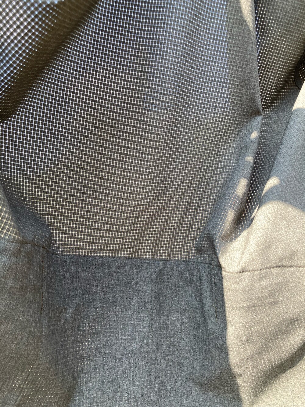 「デニム、シャツ、LEE、長袖シャツ、ストレッチパンツ、デニムパンツ、ラフ、ラフスタイル、シャツスタイル、narifuri」｜「narifuriのバックポケットメッシュシャツ（シャツ/ブラウス、グリーン系）」を使った、Da-yaさん（メンズ・176cm）の夏コーディネートの3枚目の写真