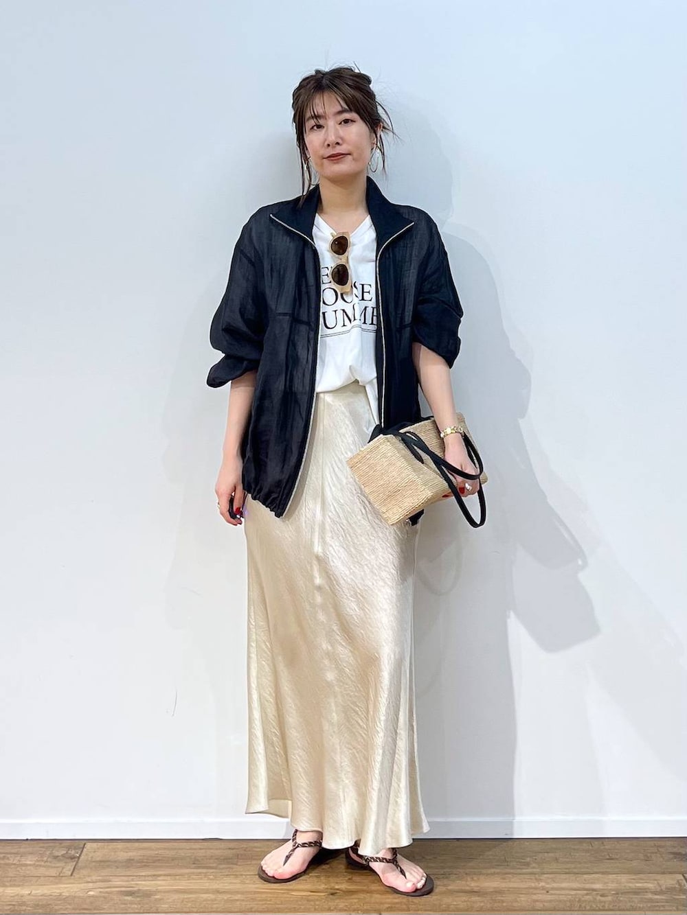「スカート、マーメイドスカート、きれいめカジュアル、きれいめ、リネン・透けアイテム、ブルゾン、ハンサム、ベーシック/シンプル、骨格ウェーブ、BABYLONE」|「BABYLONEのラミーシアージップブルゾン(ブルゾン、ブラック系)」を使った、shimoさん(レディース・161cm)の春コーディネートの2枚目の写真