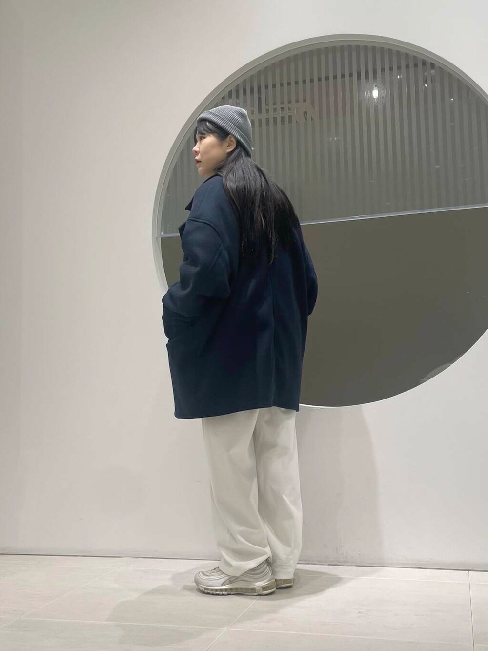 「KBF、春コーデ、newarrival、低身長コーデ、30代、モノトーンコーデ、シャツコーデ、ブラウスコーデ、ブルベ冬、骨格ナチュラル、キレイめカジュアル、私のイチ推しブランド、ナチュラル×カジュアル、ナチュラル×低身長、25ss」｜「NIKEのNIKE　エアマックス97（スニーカー、ホワイト系）」を使った、きっしゃんさん（レディース・151cm）の冬コーディネートの3枚目の写真