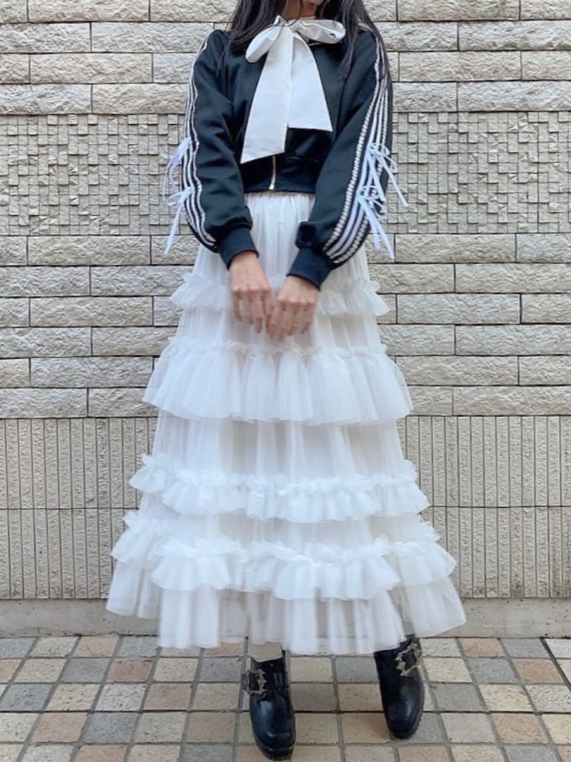 「axes femme、今日のコーデ、トラックジャケット、ボウタイブラウス、リボン、猫耳、ニット帽、ootd、おしゃれさんと繋がりたい、高身長女子、ジャージ、ボーダー、チュールスカート、スポーツミックス、レース」|「axes femme POETIQUEの猫耳サブカルニット帽(ニットキャップ/ビーニー、ブラック系)」を使った、Hanaさん(骨格ナチュラル・レディース・168cm)の春コーディネートの3枚目の写真