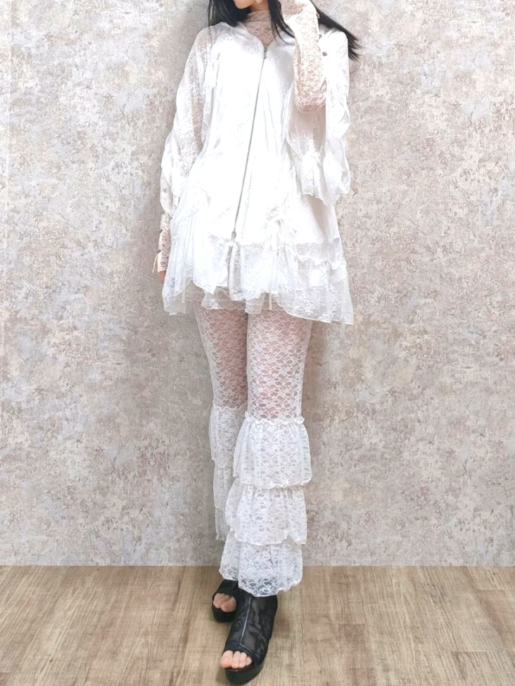 「春色、axes femme、今日のコーデ、休日スタイル、春、おしゃれさんと繋がりたい、ootd、レース、レギンス、ミニスカート、森ガール、ホワイトコーデ、ホワイト、サンダル、高身長女子」｜「axes femmeのフリルティアードミニスカート（スカート、ホワイト系）」を使った、Hanaさん（骨格ナチュラル・レディース・168cm）の春コーディネートの2枚目の写真