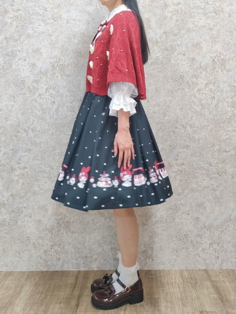 「最近のいい感じコーデ、夏、お出かけコーデ、お洒落さんとつながりたい、ブラックコーデ、フリル、ワンピースコーデ、デートコーデ、ガーリー、ジャンパースカート、テーマパークコーデ、リボン、高身長女子、おしゃれさんと繋がりたい、axes femme」｜「axes femmeのマイメロディ／ジャンスカ（ワンピース、ブラック系）」を使った、Hanaさん（レディース・168cm）の春コーディネートの7枚目の写真