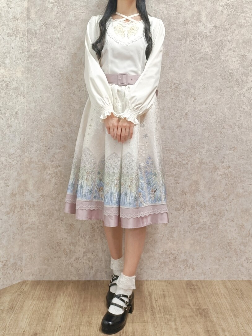 「axes femme、冬コーデ、天使、ホワイト、ホワイトコーデ、クリスマスに着たい服、クリスマスコーデ、クリスマスデート、デートコーデ、フレンチガーリー、ガーリー、パンプス、高身長女子、おしゃれさんと繋がりたい、クリスマス」｜「axes femme POETIQUEのアンジェリック　クワイヤスカート（スカート、ピンク系）」を使った、Hanaさん（レディース・168cm）の冬コーディネートの2枚目の写真