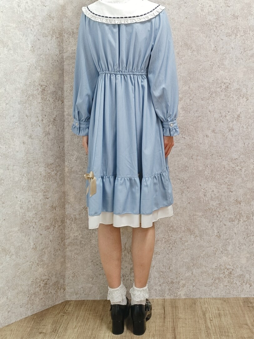 「axes femme、クリスマスに着たい服、ガーリー、セーラーカラー、セーラー、高身長女子、おしゃれさんと繋がりたい、水色、ワンピース、パンプス、リボン、テーマパークコーデ、参戦服、クリスマスコーデ、クリスマス」｜「axes femme POETIQUEのアンジェリック　クワイヤワンピース（ワンピース、ブルー系）」を使った、Hanaさん（レディース・168cm）の冬コーディネートの4枚目の写真