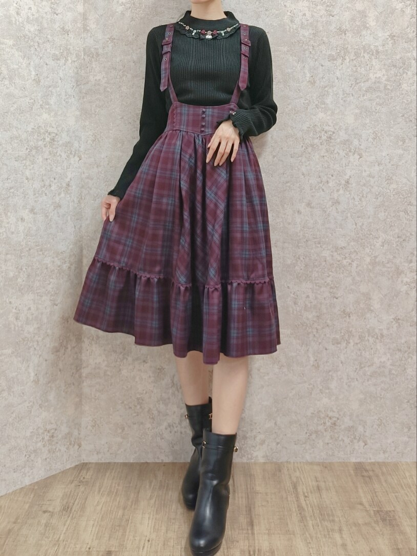 「axes femme、チェック、ハロウィン、秋コーデ、サスペンダー、キルティング、プレッピー、テーマパークコーデ、ディズニーコーデ、お洒落さんとつながりたい、高身長女子、骨格ナチュラル、ニット」｜「axes femmeのバラボトルネックリブプルオーバー（ニット/セーター、ブラック系）」を使った、Hanaさん（レディース・168cm）の秋コーディネートの3枚目の写真