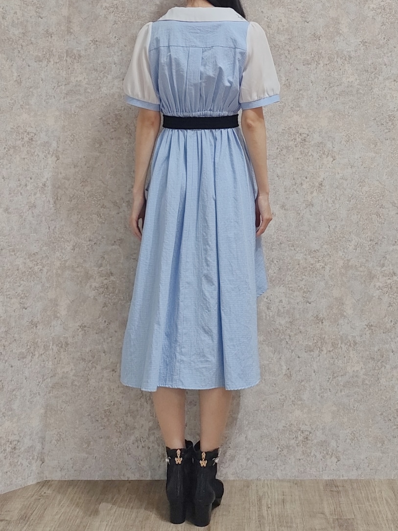 「ワンピース、axes femme、サックスブルー、星柄、星、ベルト、刺繍、ティアードワンピース、ティアード、水色、高身長女子、サンダル、おしゃれさんと繋がりたい、お洒落さんとつながりたい、ボストンバッグ」｜「axes femmeの月星箔押しフラップボストン（ボストンバッグ、ブルー系）」を使った、Hanaさん（レディース・168cm）の夏コーディネートの4枚目の写真