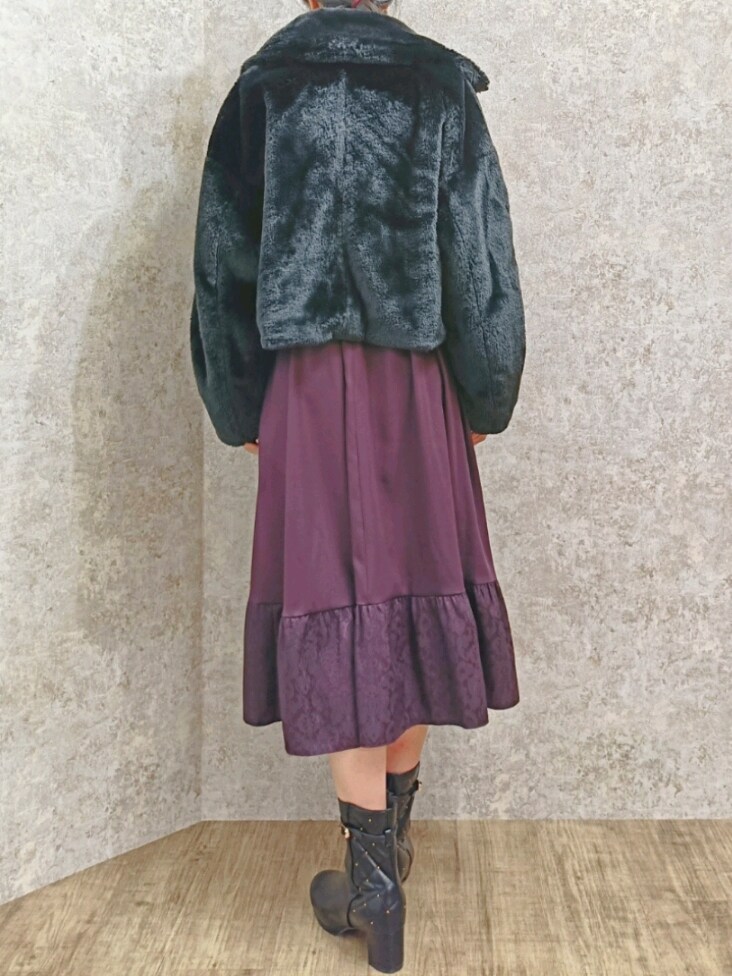 「axes femme、ファー、ファーコート、ショートコート、モード、ジャカード、ダブルジップ、ブーツ、ワンピース、シャツワンピ、お出かけコーデ、キレイめ、きれいめカジュアル、高身長女子、おしゃれさんと繋がりたい」｜「axes femmeのショートファーコート（ピーコート、ブラック系）」を使った、Hanaさん（レディース・168cm）の秋コーディネートの4枚目の写真