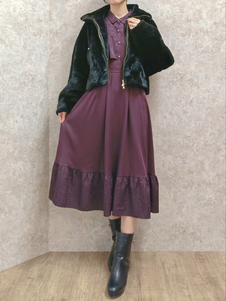 「axes femme、ファー、ファーコート、ショートコート、モード、ジャカード、ダブルジップ、ブーツ、ワンピース、シャツワンピ、お出かけコーデ、キレイめ、きれいめカジュアル、高身長女子、おしゃれさんと繋がりたい」｜「axes femmeのショートファーコート（ピーコート、ブラック系）」を使った、Hanaさん（レディース・168cm）の秋コーディネートの2枚目の写真