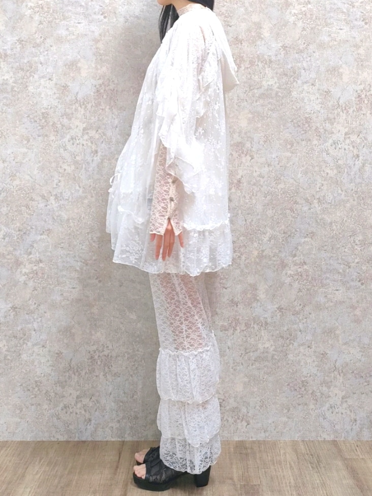 「春色、axes femme、今日のコーデ、休日スタイル、春、おしゃれさんと繋がりたい、ootd、レース、レギンス、ミニスカート、森ガール、ホワイトコーデ、ホワイト、サンダル、高身長女子」｜「axes femmeのフリルティアードミニスカート（スカート、ホワイト系）」を使った、Hanaさん（骨格ナチュラル・レディース・168cm）の春コーディネートの3枚目の写真
