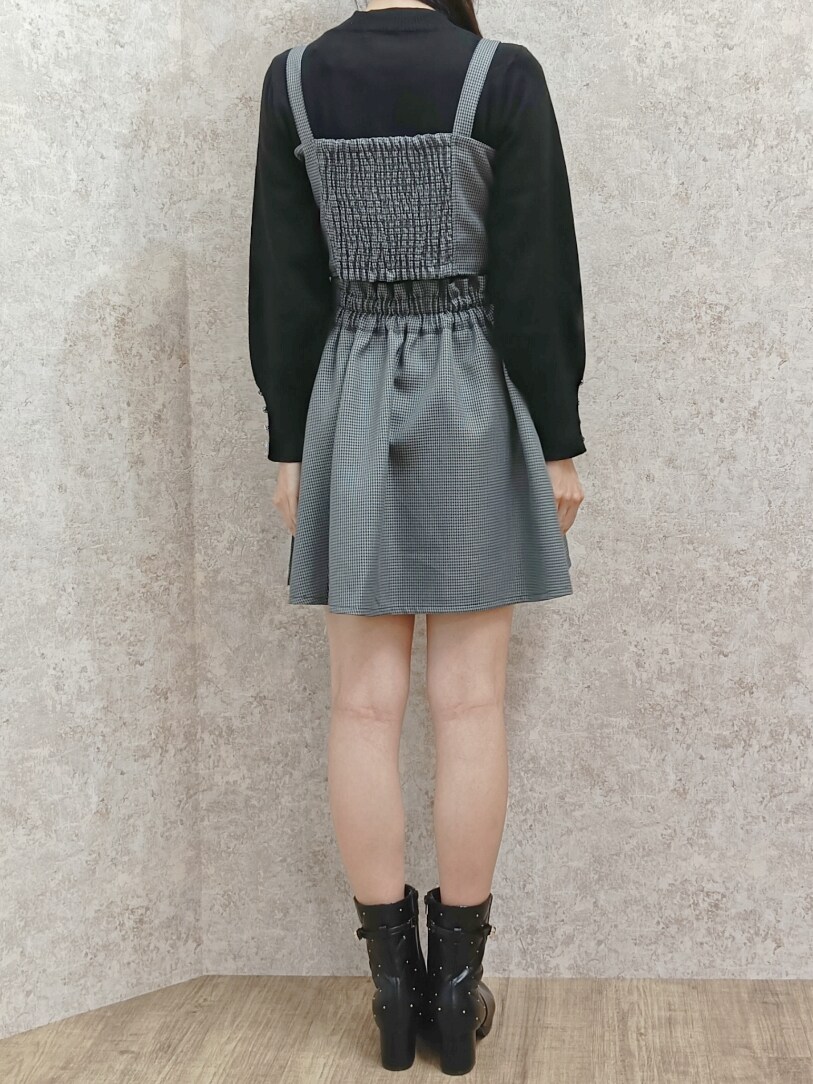 「axes femme、チェック、ビスチェ、テーマパークコーデ、参戦服、セットアップ、ミニスカート、高身長女子、おしゃれさんと繋がりたい、秋服、モノトーン」｜「axes femmeのブローチ付タックプリーツスカート（スカート、グレー系）」を使った、Hanaさん（レディース・168cm）の秋コーディネートの6枚目の写真