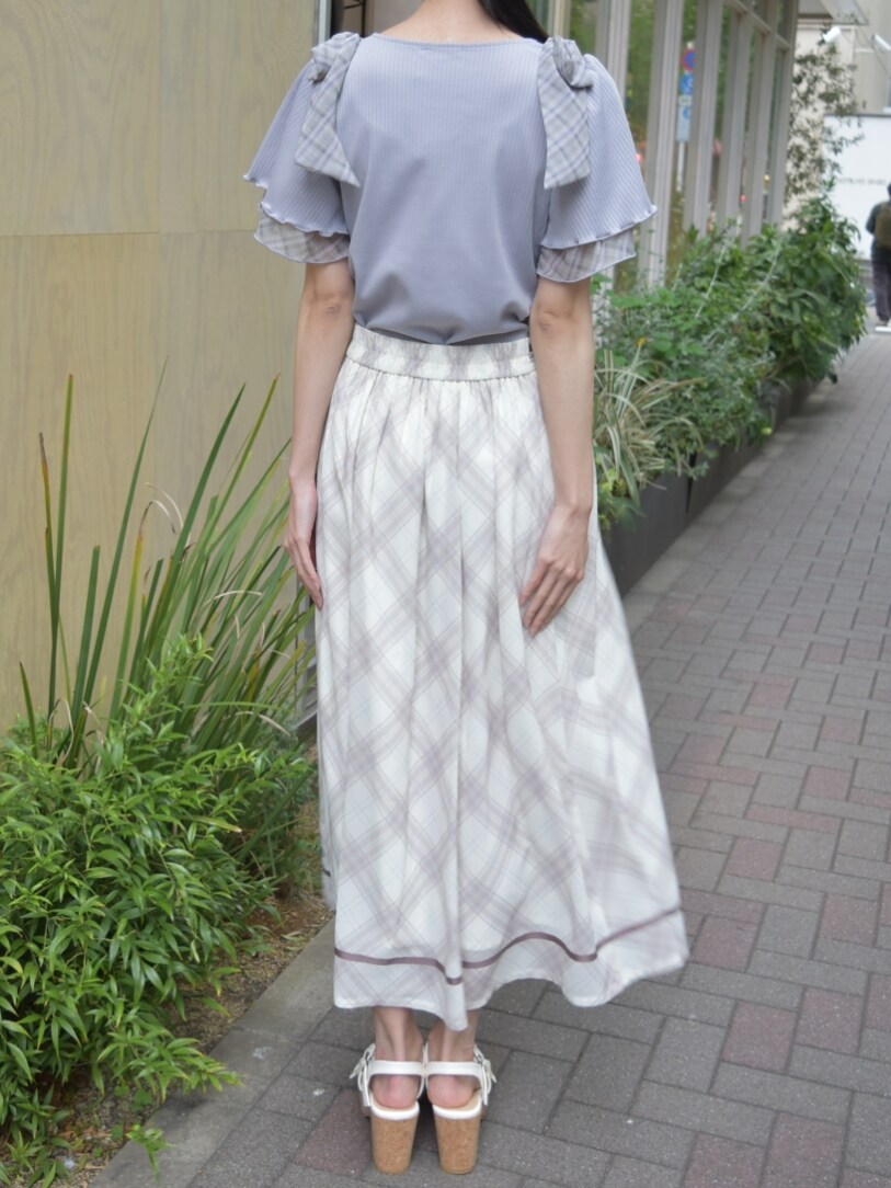 「チェック、リボン、axes femme、今日のコーデ、おでかけコーデ、キレイめコーデ、ootd、キレイめ、サンダル、夏コーデ、高身長女子、おしゃれさんと繋がりたい、お洒落さんとつながりたい、フェミニン、大人かわいい」｜「axes femmeのビッグリボンプルオーバー（Tシャツ/カットソー、パープル系）」を使った、Hanaさん（レディース・168cm）の春コーディネートの5枚目の写真