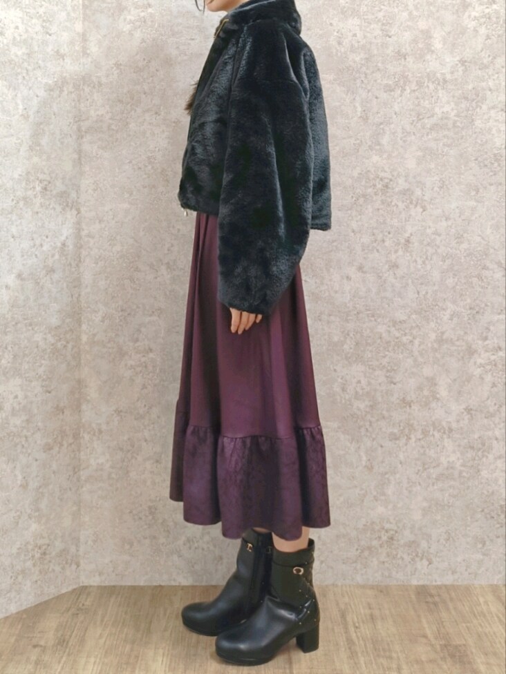 「axes femme、ファー、ファーコート、ショートコート、モード、ジャカード、ダブルジップ、ブーツ、ワンピース、シャツワンピ、お出かけコーデ、キレイめ、きれいめカジュアル、高身長女子、おしゃれさんと繋がりたい」｜「axes femmeのショートファーコート（ピーコート、ブラック系）」を使った、Hanaさん（レディース・168cm）の秋コーディネートの3枚目の写真