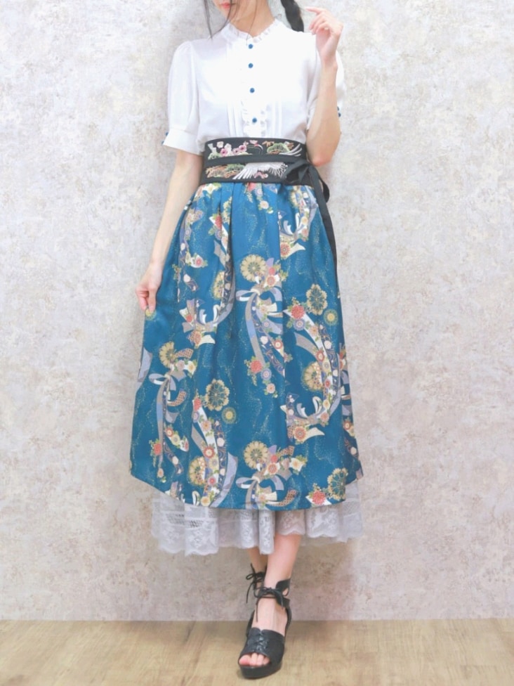「春色、axes femme、春服コーデ、ロングワンピース、和柄、和洋折衷、和装、サンダル、夏コーデ、お祭り、デート、参戦服、羽織り、おしゃれさんと繋がりたい、高身長女子」｜「axes femmeの燦爛柄羽織（カーディガン/ボレロ、ブルー系）」を使った、Hanaさん（骨格ナチュラル・レディース・168cm）の春コーディネートの2枚目の写真