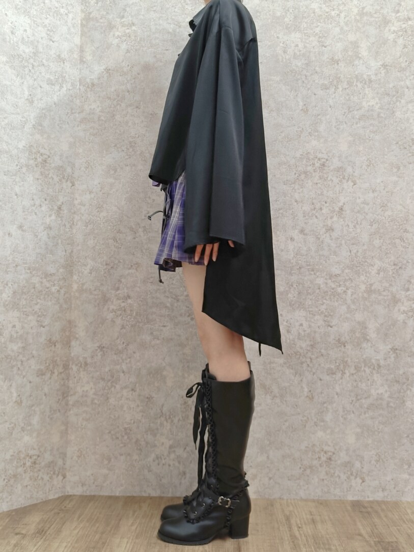 「axes femme、チェック、プレッピー、ネクタイ、ネクタイコーデ、ロングブーツ、レースアップブーツ、編み上げブーツ、ハロウィン、高身長女子、骨格ナチュラル」｜「AXES-Xのあしひきの山鳥の尾シャツ（シャツ/ブラウス、ブラック系）」を使った、Hanaさん（骨格ナチュラル・レディース・168cm）の秋コーディネートの4枚目の写真
