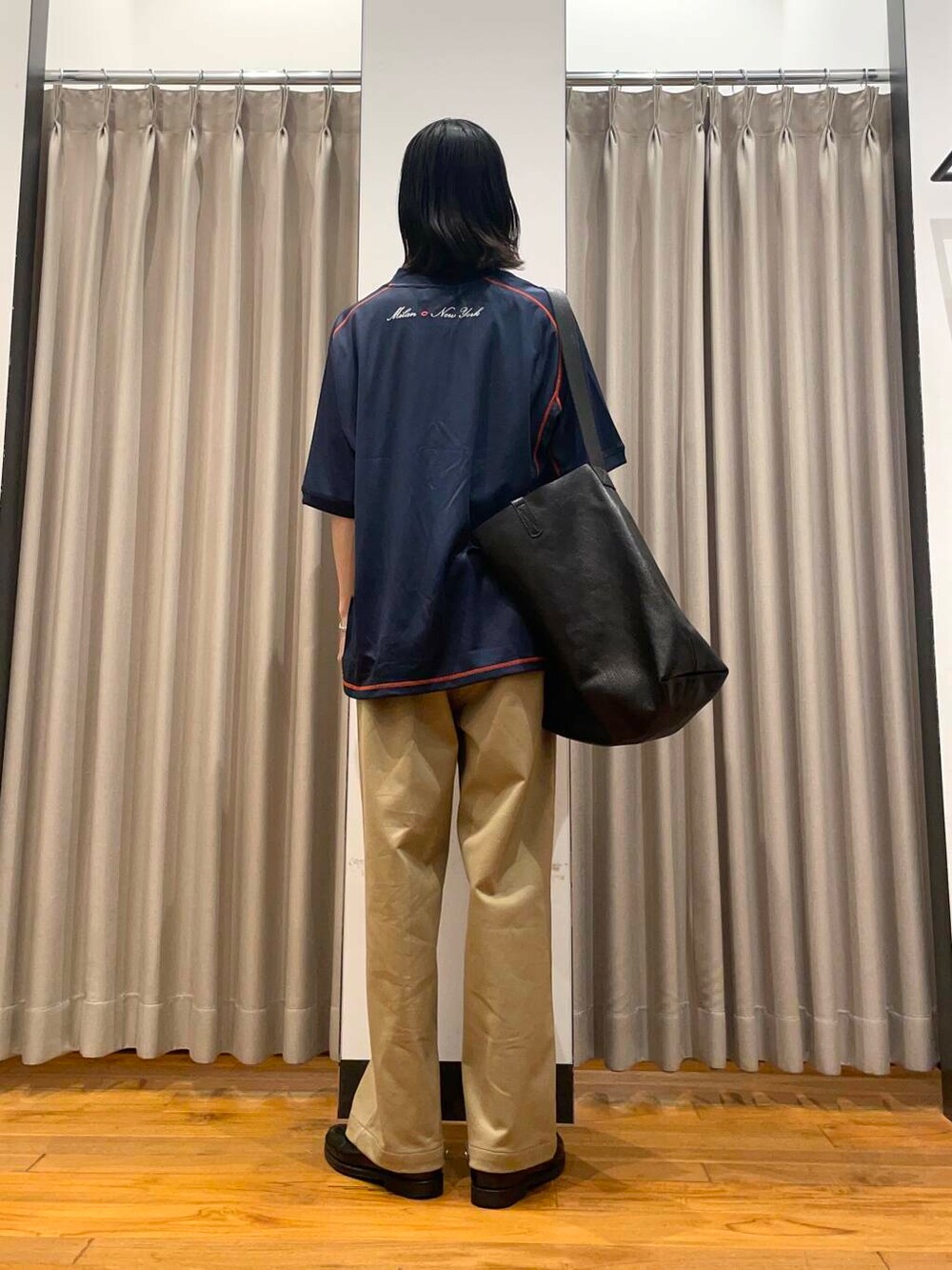 「アーバンリサーチ、URBANRESEARCH、lotto」｜「MASTER&CoのMASTER&Co.　GOAT LEATHER TOTE BAG（トートバッグ、ブラック系）」を使った、RYOさん（メンズ・175cm）の春コーディネートの3枚目の写真