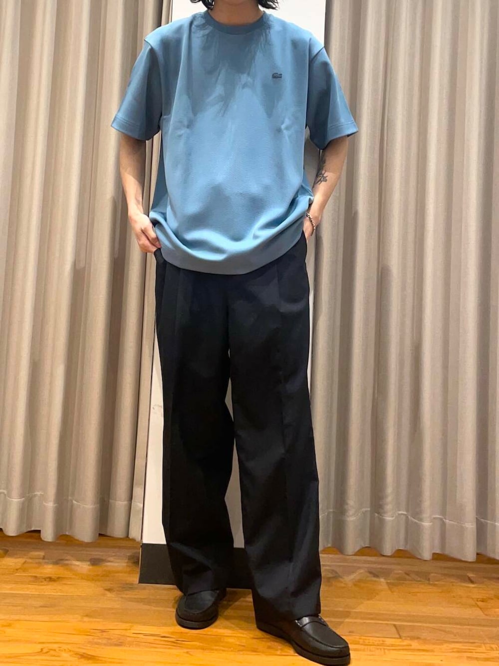 「アーバンリサーチ、別注、URBANRESEARCH、newarrival、ラコステ」｜「LACOSTEの『別注』LACOSTE×UR　Functional Pique T-shirts（Tシャツ/カットソー、ブルー系）」を使った、RYOさん（メンズ・175cm）の春コーディネートの2枚目の写真