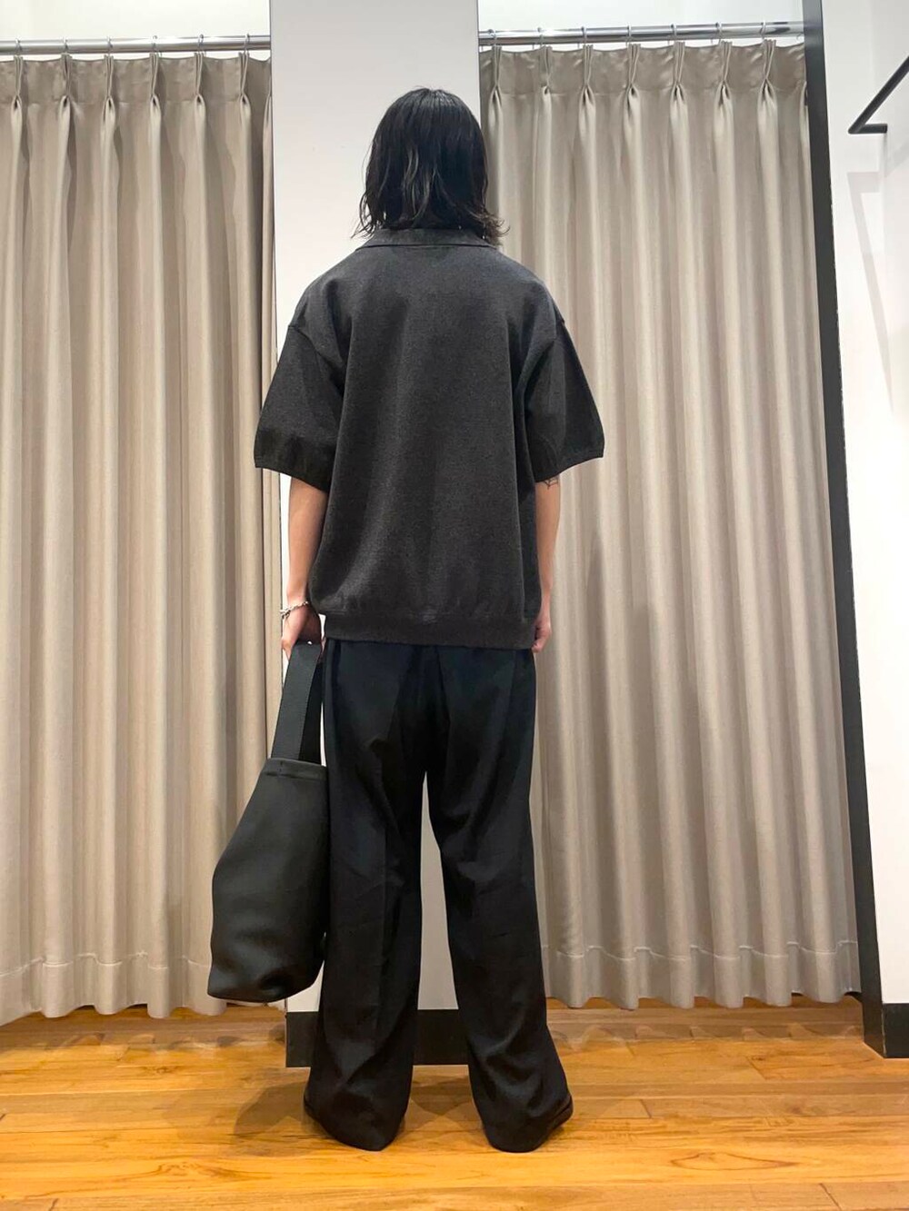 「アーバンリサーチ、別注、URBANRESEARCH、newarrival、aton、初夏のお出かけコーデ」|「ATONの『別注』ATON×URBAN RESEARCH TWO TUCKED EASY PANTS(その他パンツ、ブルー系)」を使った、RYOさん(メンズ・175cm)の春コーディネートの2枚目の写真