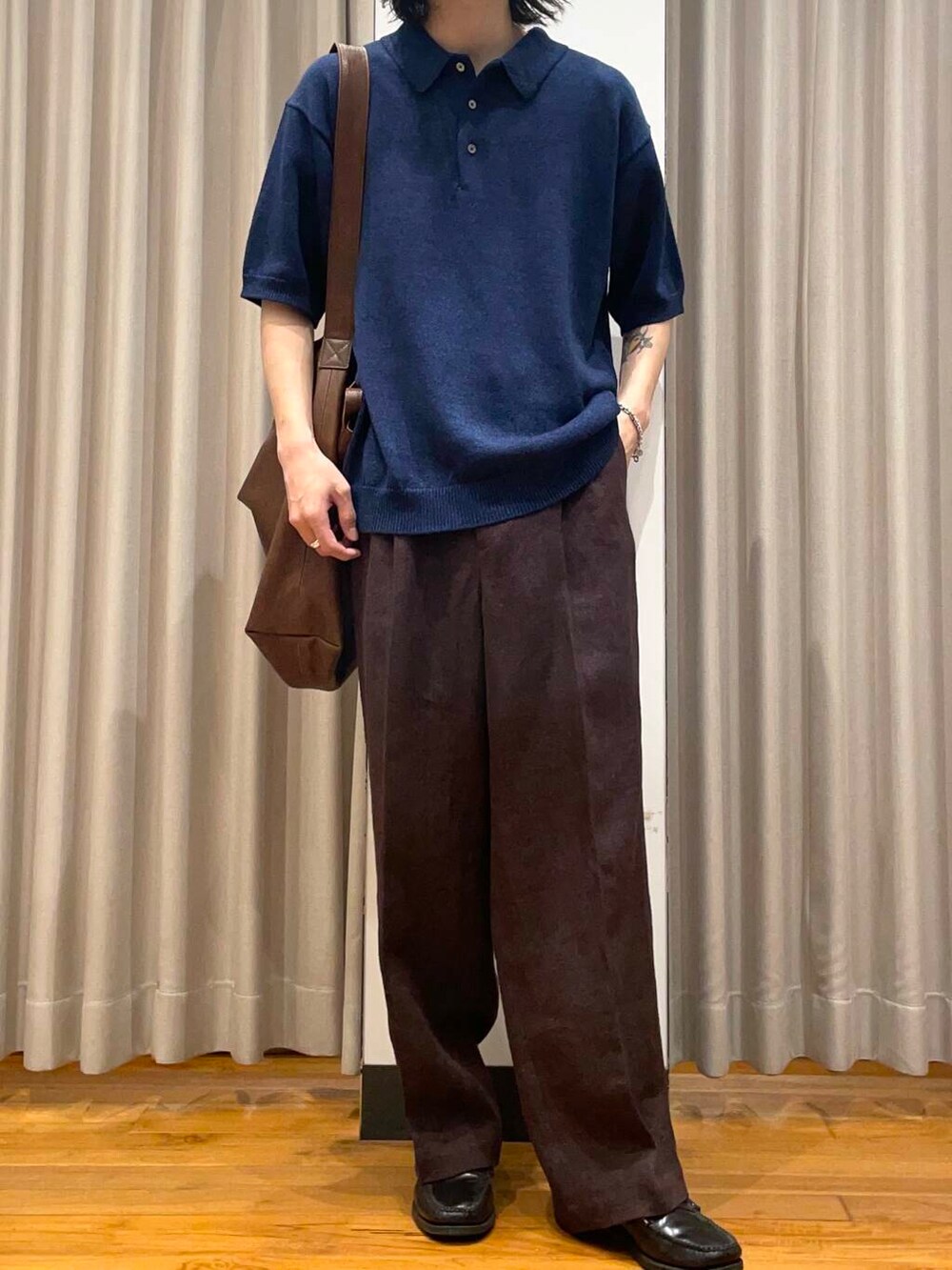 「アーバンリサーチ、URBANRESEARCH、リネン、newarrival」｜「MASTER&CoのMASTER&Co.　GOAT LEATHER TOTE BAG（トートバッグ、ブラウン系）」を使った、RYOさん（メンズ・175cm）の春コーディネートの2枚目の写真