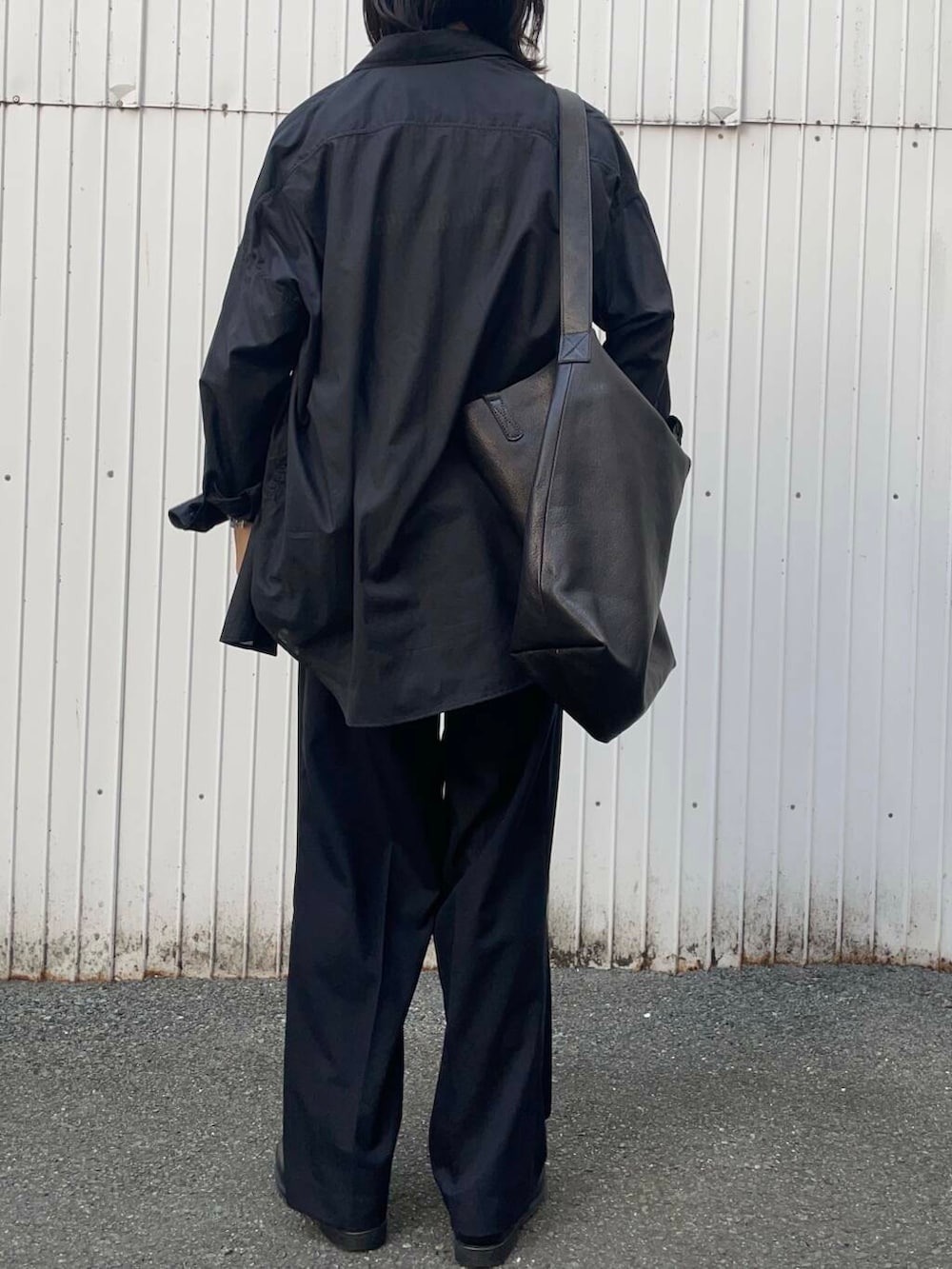 「アーバンリサーチ、URBANRESEARCH、newarrival、farah、markaware」｜「MASTER&CoのMASTER&Co.　GOAT LEATHER TOTE BAG（トートバッグ、ブラック系）」を使った、RYOさん（メンズ・175cm）の春コーディネートの2枚目の写真