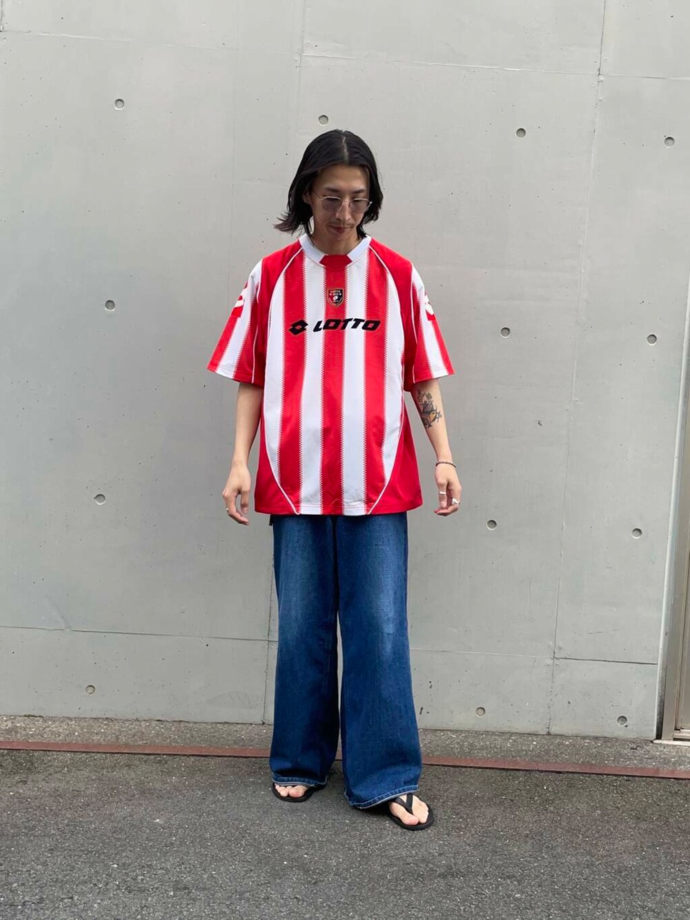 「アーバンリサーチ、URBANRESEARCH、newarrival、lotto」｜「Leeの『別注』Lee101×URBAN RESEARCH　BAGGYPANTS（デニムパンツ、ブルー系）」を使った、RYOさん（メンズ・175cm）の春コーディネートの5枚目の写真