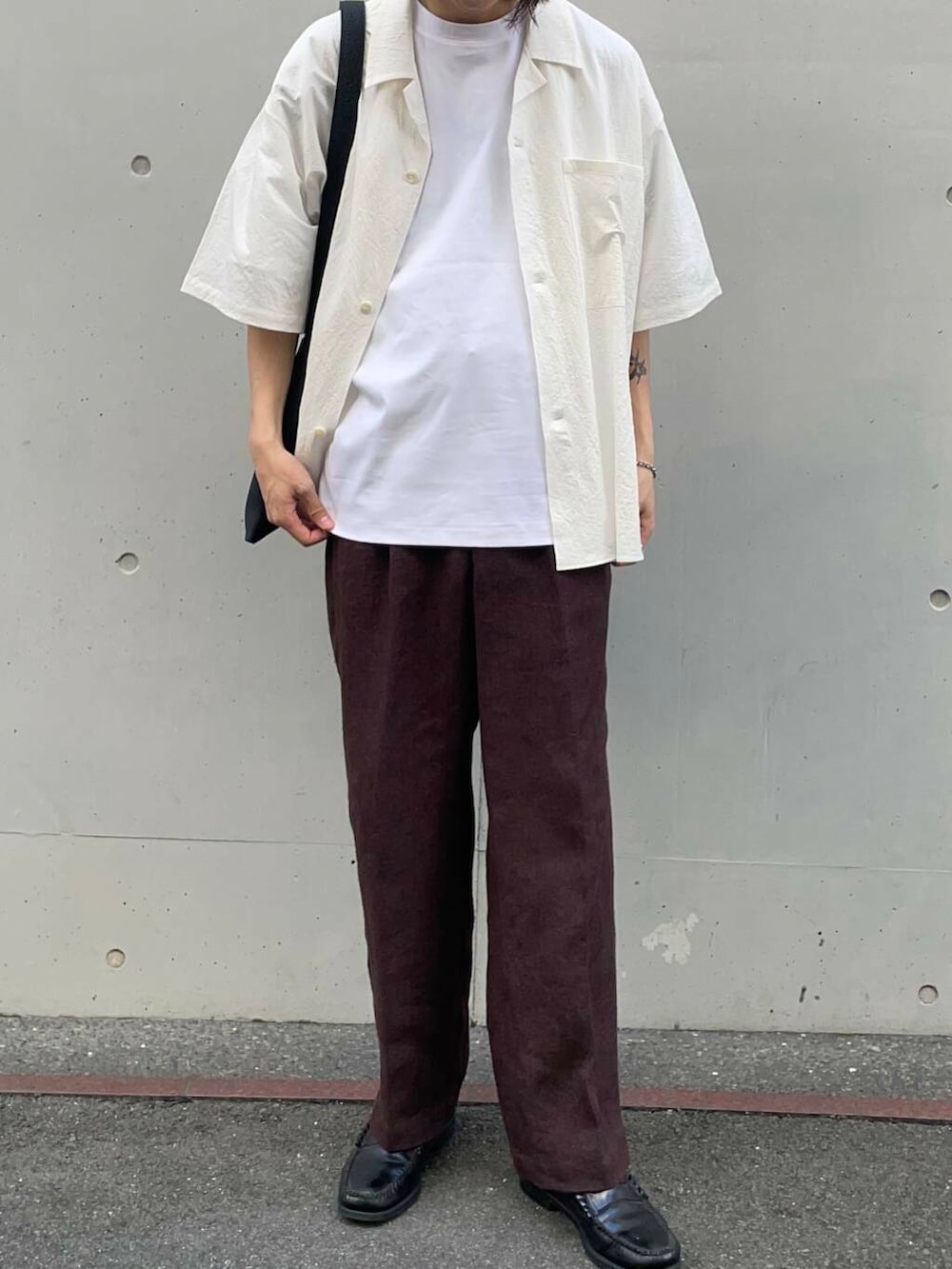 「アーバンリサーチ、URBANRESEARCH、newarrival、ggg、newbasic」｜「URBAN RESEARCHのnew basic 冷感COOL Tシャツ（Tシャツ/カットソー、ホワイト系）」を使った、RYOさん（メンズ・175cm）の春コーディネートの3枚目の写真