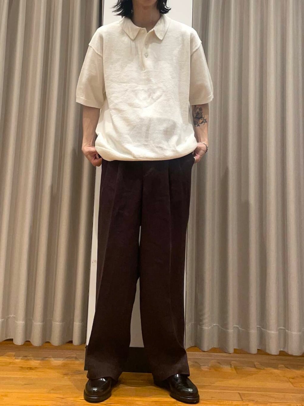 「アーバンリサーチ、URBANRESEARCH、リネン、newarrival、休日スタイル、テーマパークコーデ、スタッフのこれ買いました、外遊びコーデ、newbasic、初夏パンツ」｜「URBAN RESEARCHのnew basic　リネンタックスラックス（その他パンツ、ブラウン系）」を使った、RYOさん（メンズ・175cm）の春コーディネートの3枚目の写真
