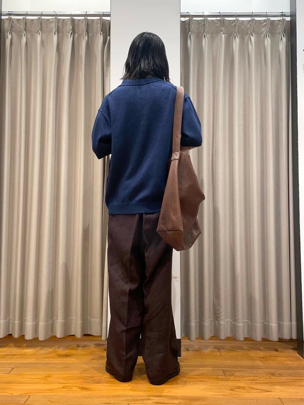 「アーバンリサーチ、URBANRESEARCH、リネン、newarrival」｜「MASTER&CoのMASTER&Co.　GOAT LEATHER TOTE BAG（トートバッグ、ブラウン系）」を使った、RYOさん（メンズ・175cm）の春コーディネートの5枚目の写真