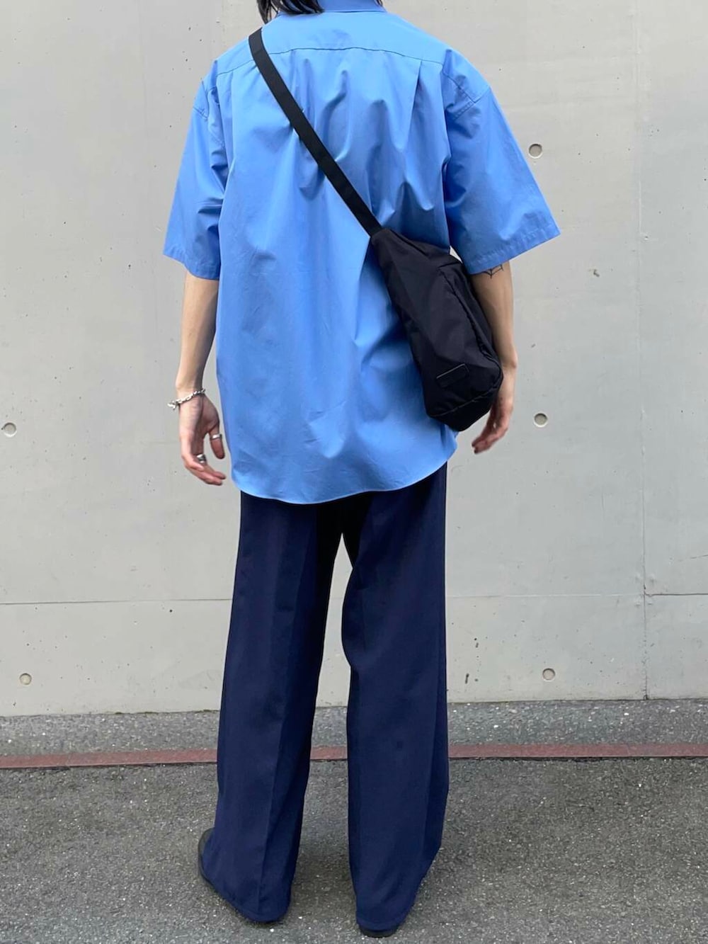 「アーバンリサーチ、URBANRESEARCH、newarrival、newbasic」|「Wranglerの『別注』Wrangler×URBAN RESEARCH WRANCHER WIDE(その他パンツ、ブルー系)」を使った、RYOさん(メンズ・175cm)の春コーディネートの2枚目の写真